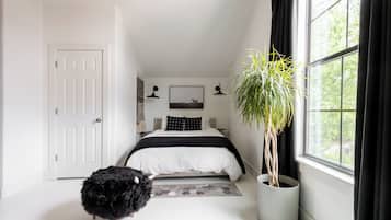 1 bedroom, iron/ironing board, travel crib, WiFi