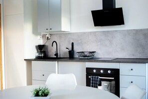 Cottage | Private kitchen | Fridge, microwave, oven, stovetop - Piece and Tranquillity With a Modern Twist (Dösjebro)