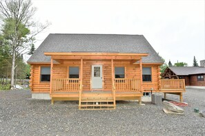 Exterior - Moose Tracks (Pittsburg)