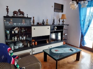 Télévision, cheminée