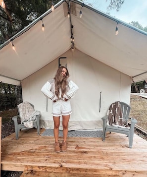 Terrace/patio - Luxury Spacious Glamping, Lake View, Grill, Pool, Pet Friendly, Swim (Delta)
