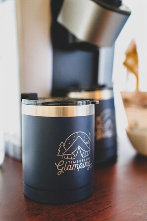 Coffee and/or coffee maker - Luxury Spacious Glamping, Lake View, Grill, Pool, Pet Friendly, Swim (Delta)
