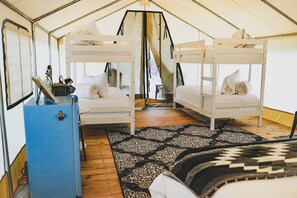 1 habitación y ropa de cama