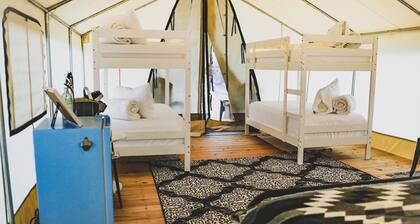 Luxury Spacious Glamping, Lake View, Grill, Pool, Pet Friendly, Swim
