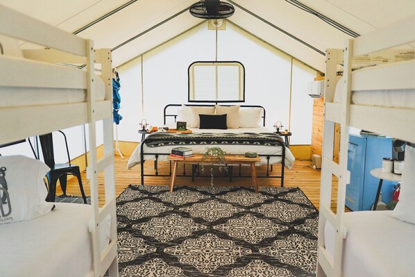 1 habitación y ropa de cama