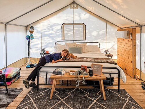 Luxury Spacious Glamping, Lake View, Grill, Pool, Pet Friendly, Swim