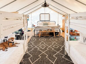 1 bedroom, bed sheets