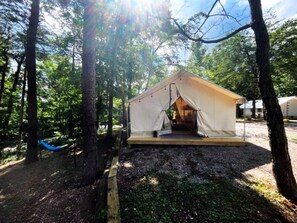 Terrace/patio - Luxury Spacious Glamping, Lake View, Grill, Pool, Pet Friendly, Swim (Delta)
