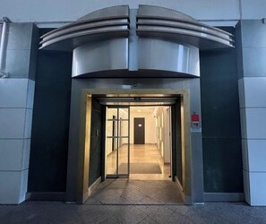 Interior - Charming High-Rise Parisian Panorama by the Eiffel Tower Open  (Paris)