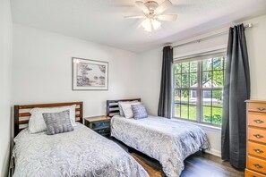 3 chambres, bureau, accès Internet, draps fournis