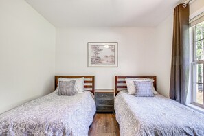 3 chambres, bureau, accĂšs Internet, draps fournis