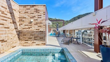 Appartement | Piscine | Piscine extérieure, chaises longues