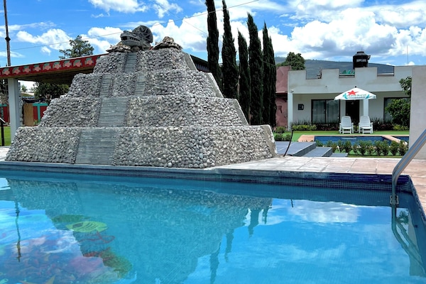 2 piscines extérieures