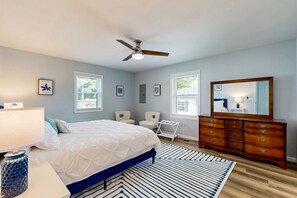 3 quartos, acesso à internet, roupa de cama