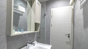 Apartment | Bathroom | Shower, towels - Seaside Studio Retreat in Sunderland 105 (Sunderland)