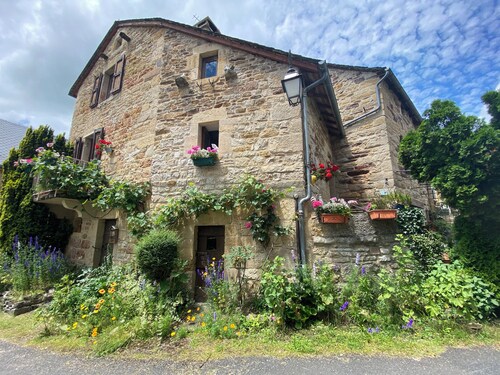 New gîte in vimenet (Aveyron) medieval village between aubrac and lévézou 