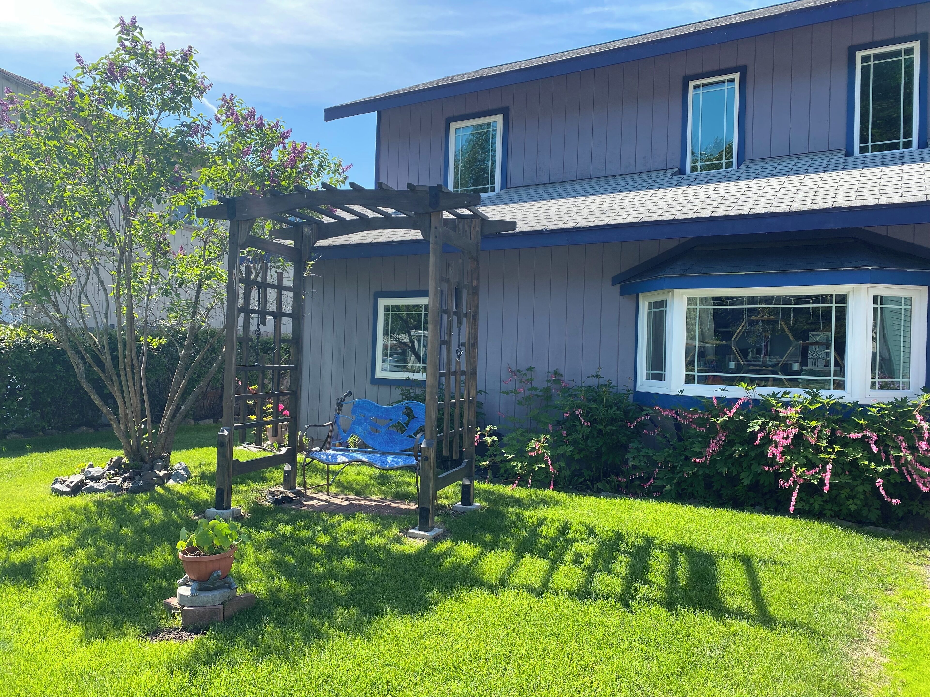 Welcoming to Cotton House's 2-bedroom house and WiFi in Anchorage