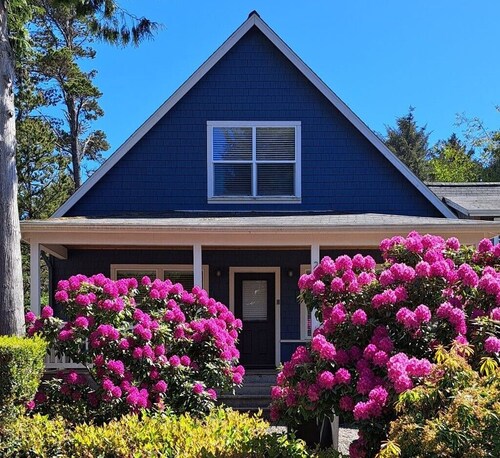 Spacious 3-BR Bella Beach, Hot Tub,  Master w/King