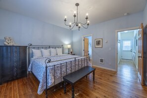 3 bedrooms, iron/ironing board, free WiFi, bed sheets