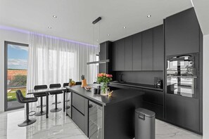 Fridge, microwave, oven, stovetop - Villa Kalemi with pool (Kanfanar)