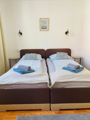 2 bedrooms, desk, iron/ironing board, travel crib - Quartier 5 - Ferienwohnung (Bremerhaven)