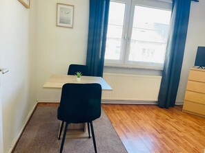 Dining - Quartier 6 - cozy centrally located vacation apartment (Bremerhaven)