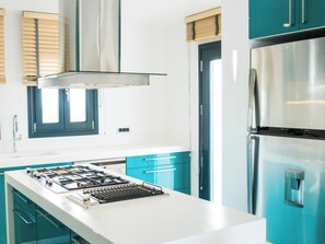 Luksusvilla, 3 soverom, privat basseng, sjøutsikt | Eget kjøkken | Vannkoker