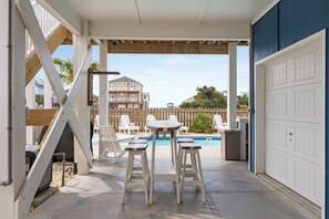 Outdoor dining - Luxury Ocean View Oasis - Private Pool, Hot Tub, Elevator, 100 Steps to Sand! (Ocean Isle Beach)