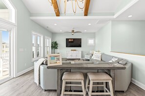 Smart TV, video games, table tennis, books - Luxury Ocean View Oasis - Private Pool, Hot Tub, Elevator, 100 Steps to Sand! (Ocean Isle Beach)