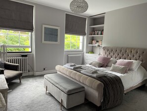 3 habitaciones, tabla de planchar con plancha, wifi y ropa de cama 