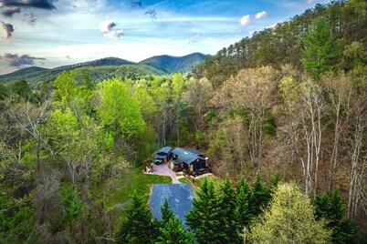 The Spidey Lodge~Family Getaway