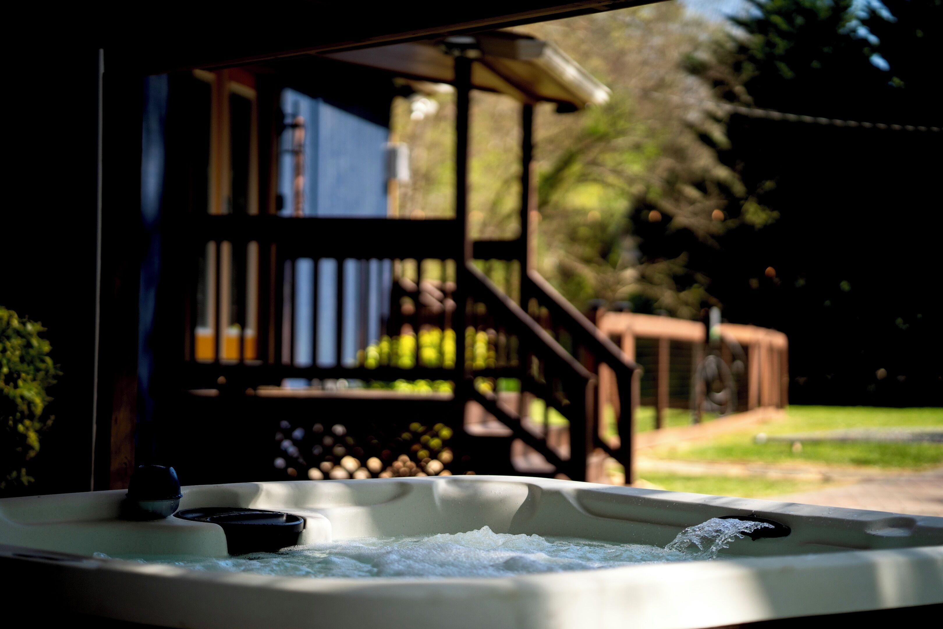 Outdoor spa tub