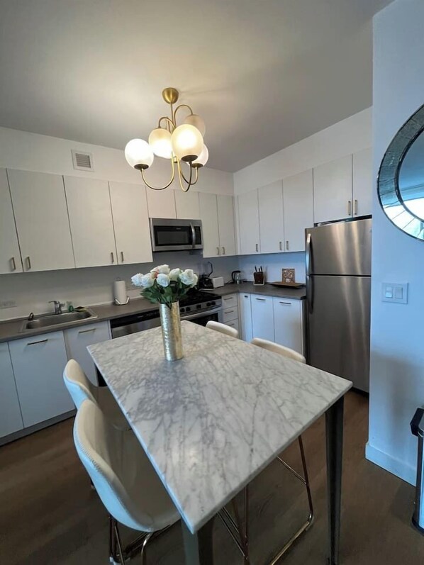 Coffee/tea maker, fridge, microwave, oven - LES is MORE | Your Lower East Side Escape (New York)