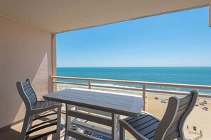 Property grounds - Harrington Towers Oceanfront 2BR 2BA Condo w/POOL (Ocean City)