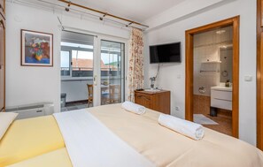 4 Schlafzimmer, Bügeleisen/Bügelbrett, Bettwäsche