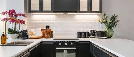 Fridge, microwave, oven, stovetop