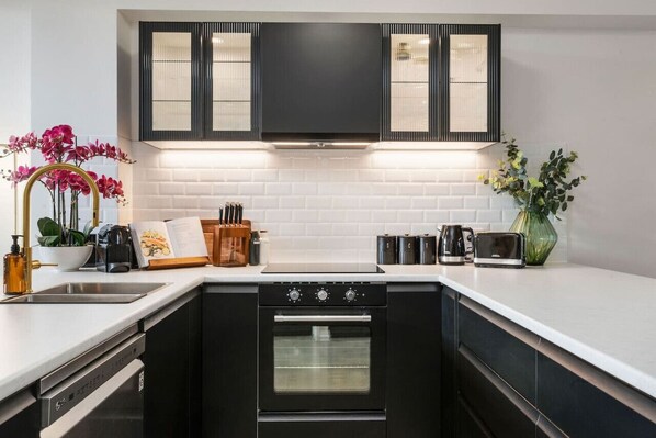 Fridge, microwave, oven, stovetop