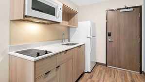 Full-sized fridge, microwave, stovetop - Woodspring Suites Pensacola West (Pensacola)