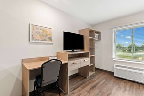Desk, laptop workspace, bed sheets - Woodspring Suites Pensacola West (Pensacola)