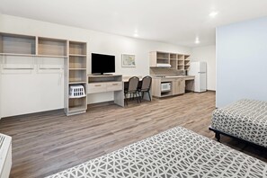 Suite, 2 Queen Beds, Accessible, Non Smoking | Desk, laptop workspace, free WiFi, bed sheets - Woodspring Suites Billings (Billings)