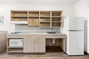 Suite, 1 King Bed, Accessible, Non Smoking | Desk, laptop workspace, free WiFi, bed sheets - Woodspring Suites Billings (Billings)