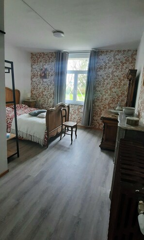 4 bedrooms, iron/ironing board, travel crib, WiFi