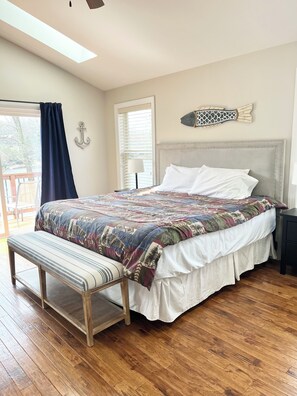 5 slaapkamers, een strijkplank/strijkijzer, reisbedje, gratis wifi