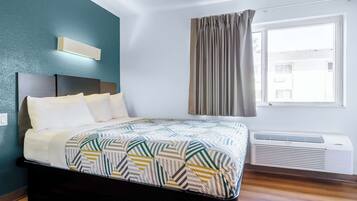 Standard Room, 1 Queen Bed, Non Smoking, Kitchenette | Desk, laptop workspace, blackout drapes, free WiFi