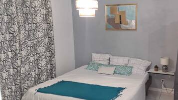 1 chambre, fer et planche à repasser, draps fournis