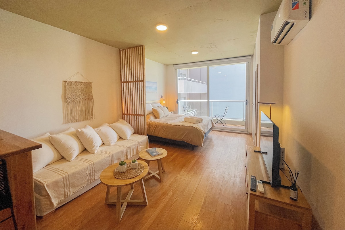 Studio, Balcony, City View (5.3) | Living area