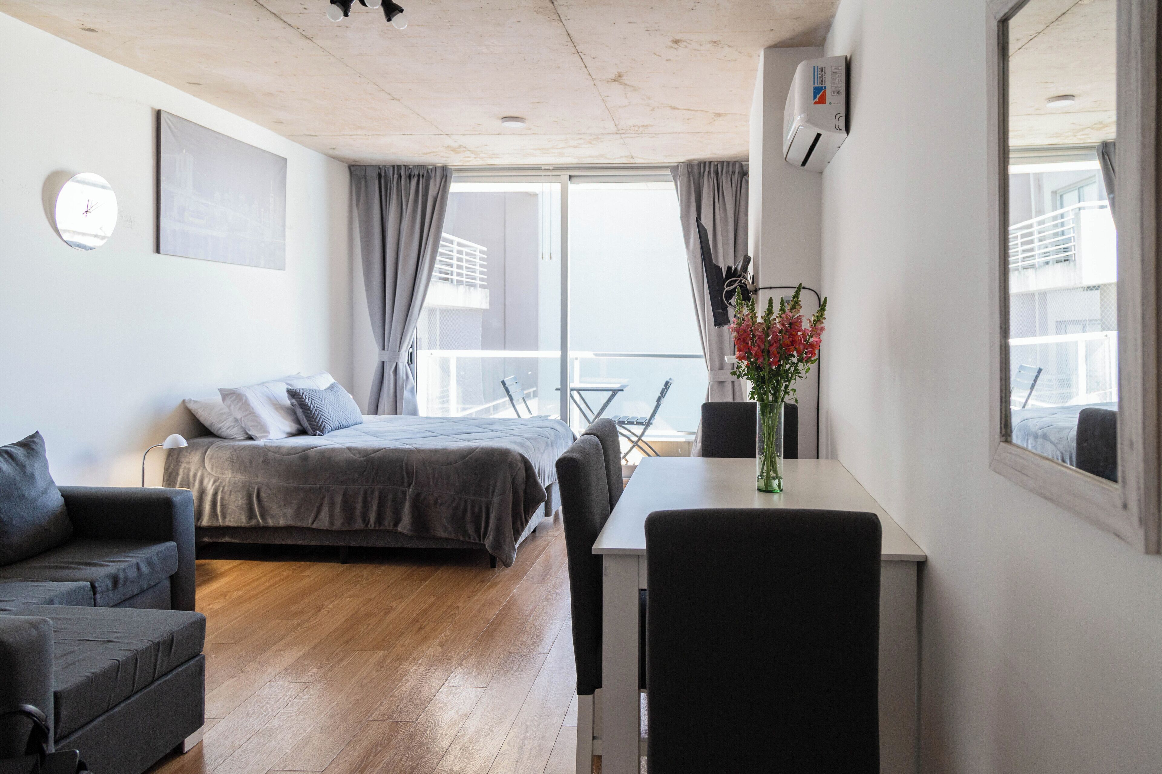 أغطية فراش متميزة وألحفة محشوة بالريش وأسرّة بطبقة علوية مريحة