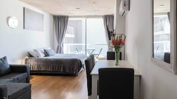 Estudio, balcón (4.3) | 1 habitación, ropa de cama de alta calidad y edredón