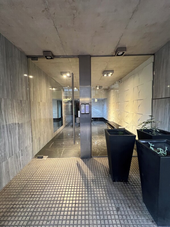 숙박 시설 입구