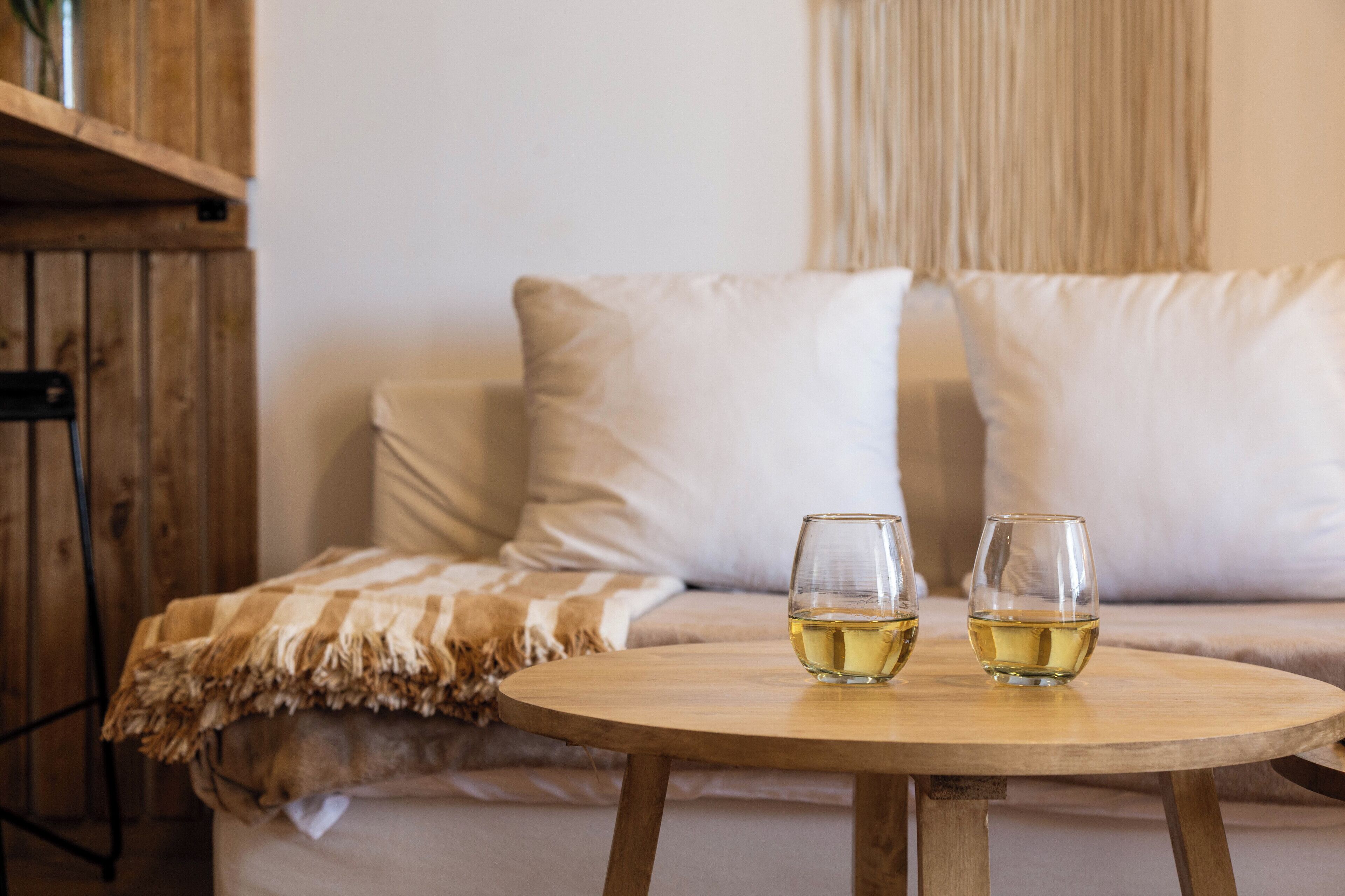 Studio, Balcony, City View (5.3) | Ruang tamu | 42 inci sebuah televisyen pintar dengan kabel, Netflix, filem berbayar